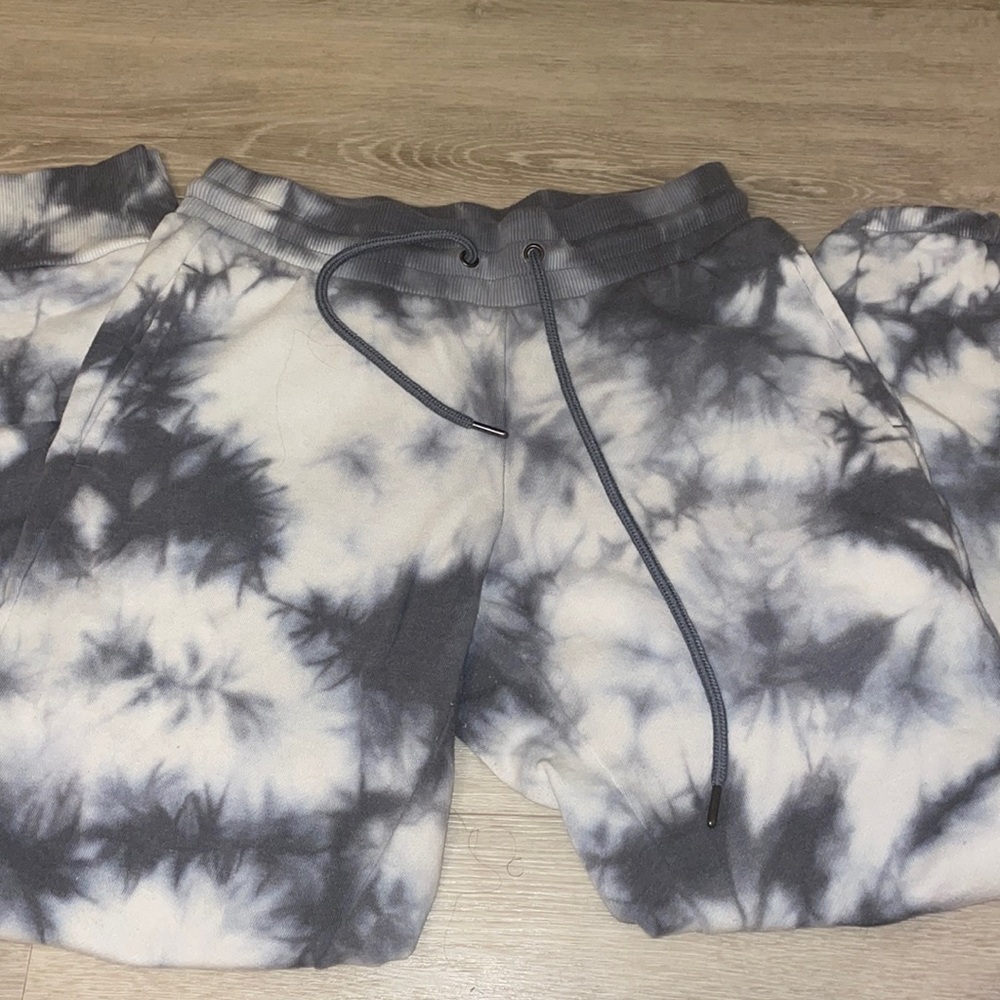 90 degrees tye dye sweats